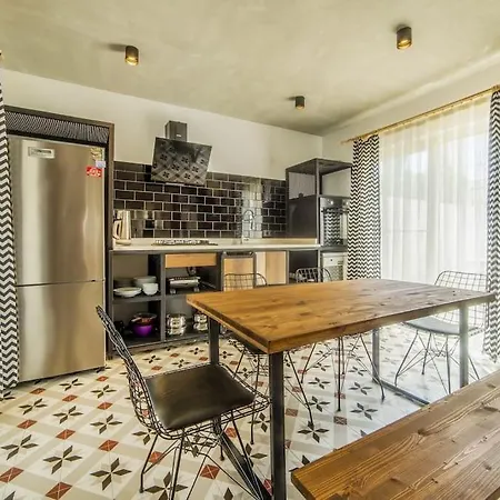 Premium In Belek, 3 Rooms, 6 Guests, Jacuzzi - Loft וילה